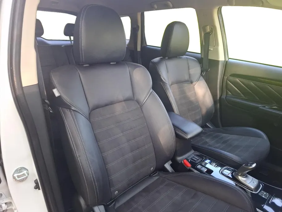 Mitsubishi Outlander 2.4 PHEV Intense | CRUISE | CLIMATE | PDC | STOELVERWARMING |
