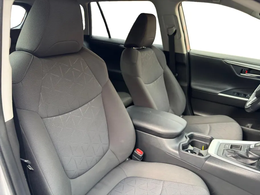 Toyota RAV4 2.5 Hybrid Active Trekhaak afneembaar , climate , navi , cruise , camera , lm velgen .