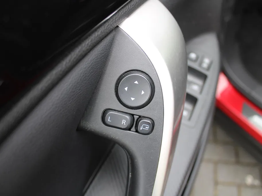 Mitsubishi Eclipse Cross 2.4 PHEV First Edition | Camera rondom | Stuur/stoelverwarming v+a | HUD | Winterset op LM | Dakdragers |