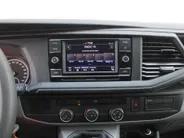 Volkswagen Transporter 2.0 TDI L2H1 28 Comfortline | 3-zits | Airco | Cruise | PDC | Apple Carplay | Android Auto | Volledig betimmerd |