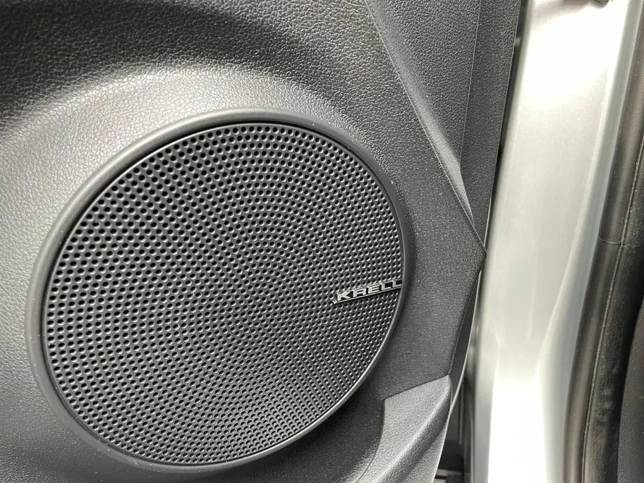 Hyundai Kona EV Comfort 64 kWh | Warmtepomp | 100% SOH | Adaptive cruise control | Apple Carplay & Android Auto | Achteruitrijcamera | Parkeersensoren achter | Keyless entry | DAB radio |