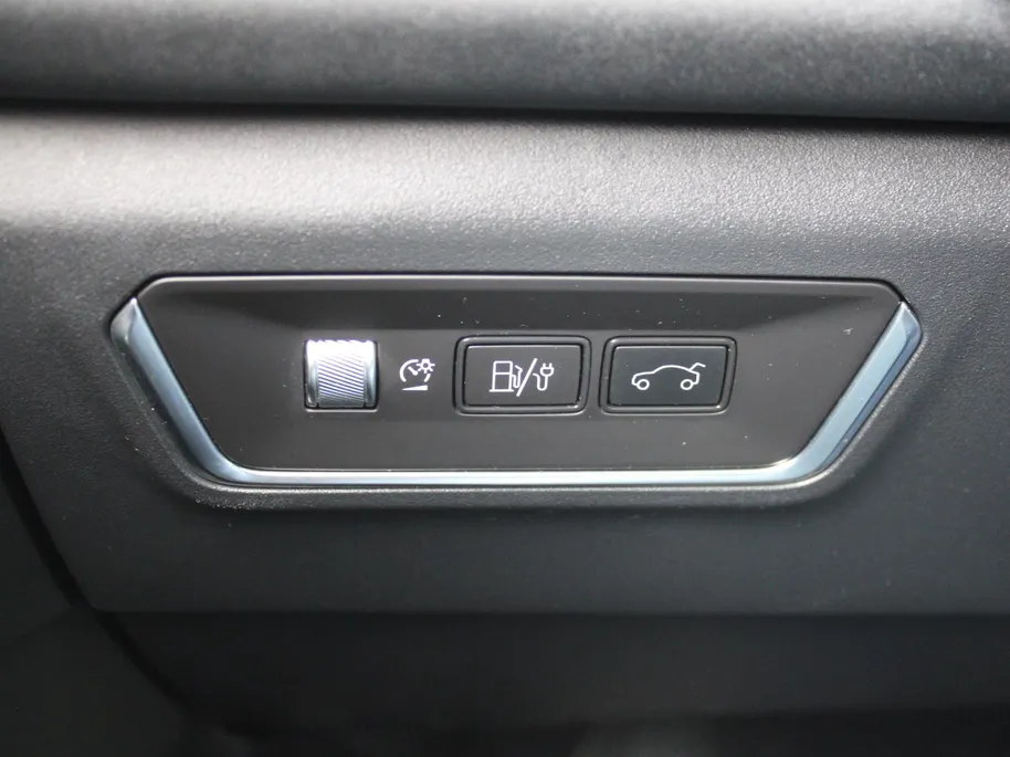 Lynk & Co 01 1.5 | PHEV | Trekhaak | Stoelverwarming | Elek. stoelverstelling + achterklep | Pano dak | Dodehoek detectie | Camera | 20' LM | HK Audio |