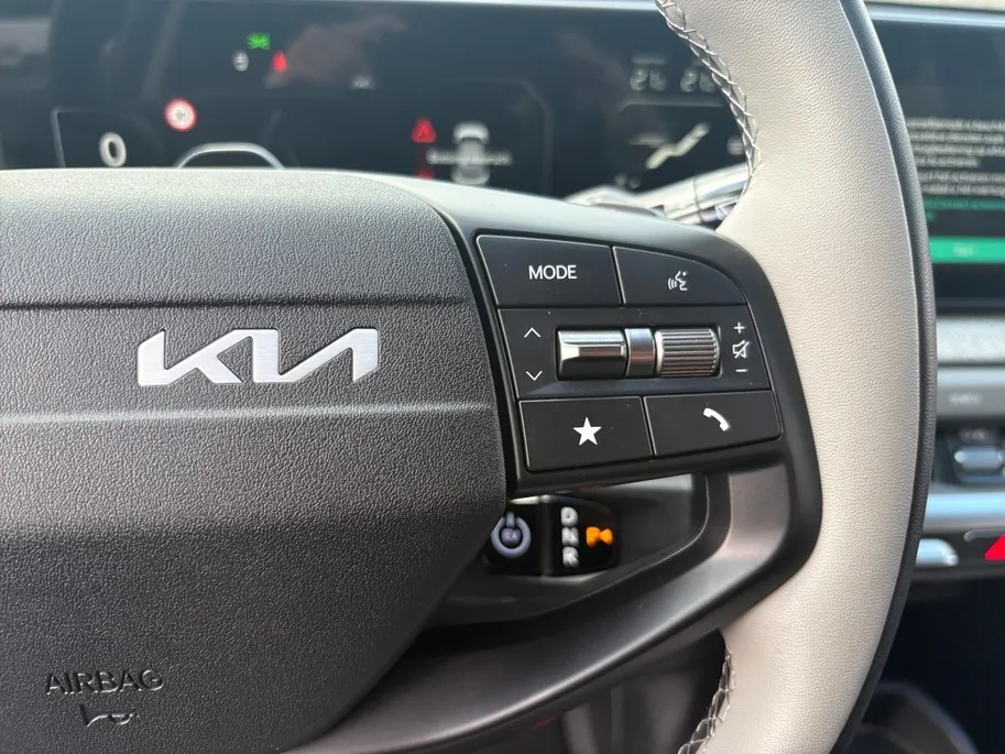 Kia EV4 Plus 81.4 kWh | Achteruitrijcamera | Stoel/stuurverwarming | Apple carplay / Android auto |