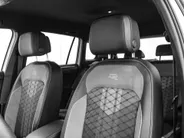 Volkswagen Tiguan 1.4 TSI 245pk DSG eHybrid R-Line Business · Camera · Apple/Android Car Play · Navigatie · P-Sensoren · 19'' Inch ·