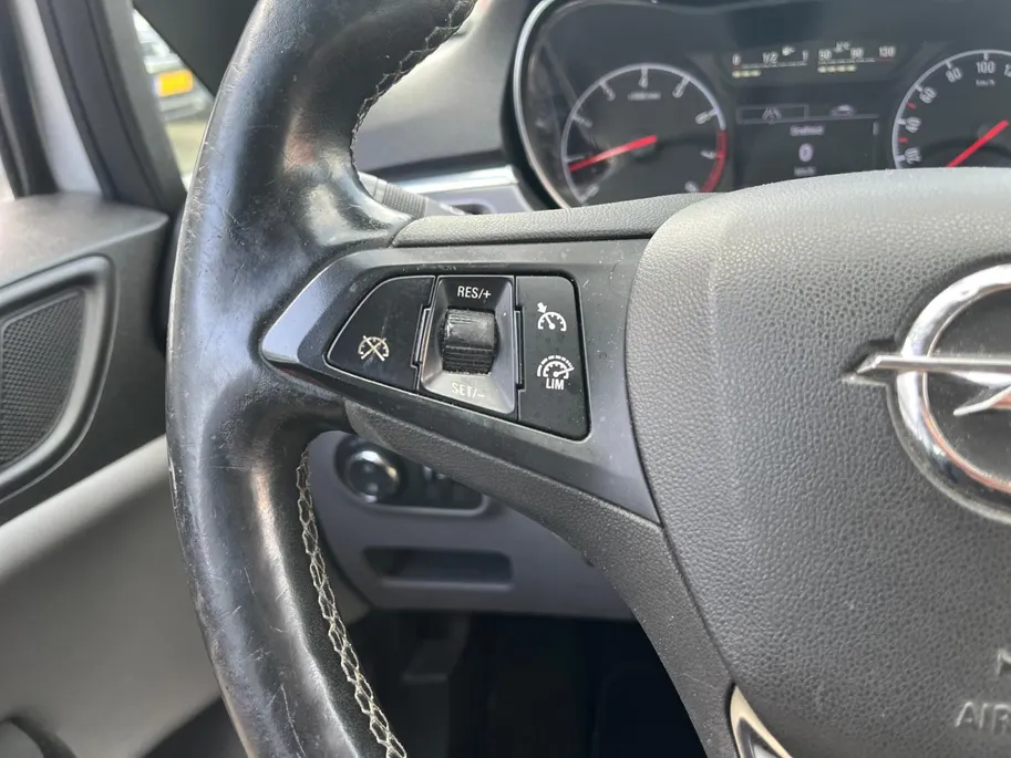 Opel Corsa 1.4 Cosmo Automaat | Verwamd stuur | Stoel verwarming