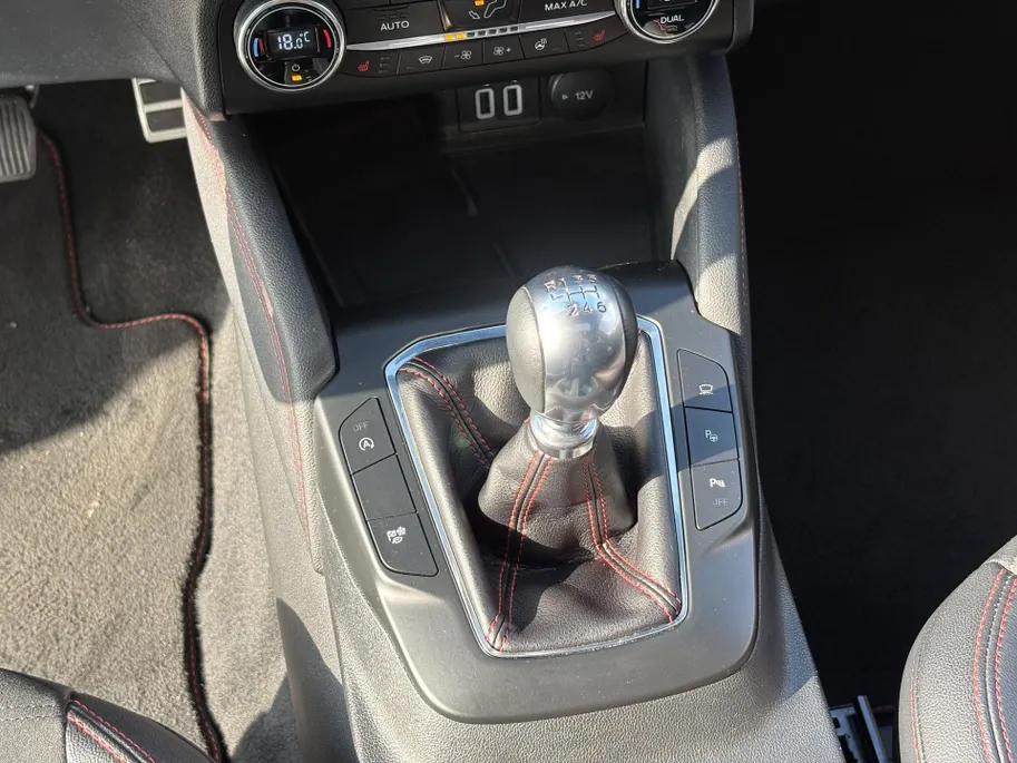Ford Kuga 1.5 EcoBoost ST-Line X 150PK | PANORAMADAK | TREKHAAK 1800 kg | APPLE CAR PLAY - ANDROID AUTO | ADAPTIEVE CRUISE CONTROL