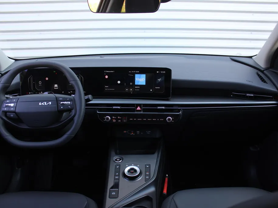 Kia Niro 1.6 GDi Hybrid DynamicPlusLine | Stuur-/stoelverwarming | Schuifdak | Elek. stoelverstelling + achterklep | Dodehoekdetectie | Camera | Telefoonlader | HK audio | LED |