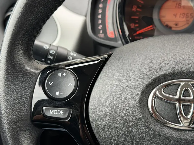 Toyota Aygo 1.0 VVT-i x-play | Android auto & Apple carplay | Navigatie | Airco |