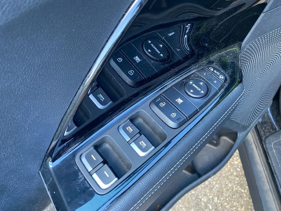 Kia e-Niro DynamicPlusLine 64 kWh Climate control | Stoel,- en stuurverwarming | Parkeercamera | Cruise control | Elek. schuif/kanteldak | 16 inch LM velgen |