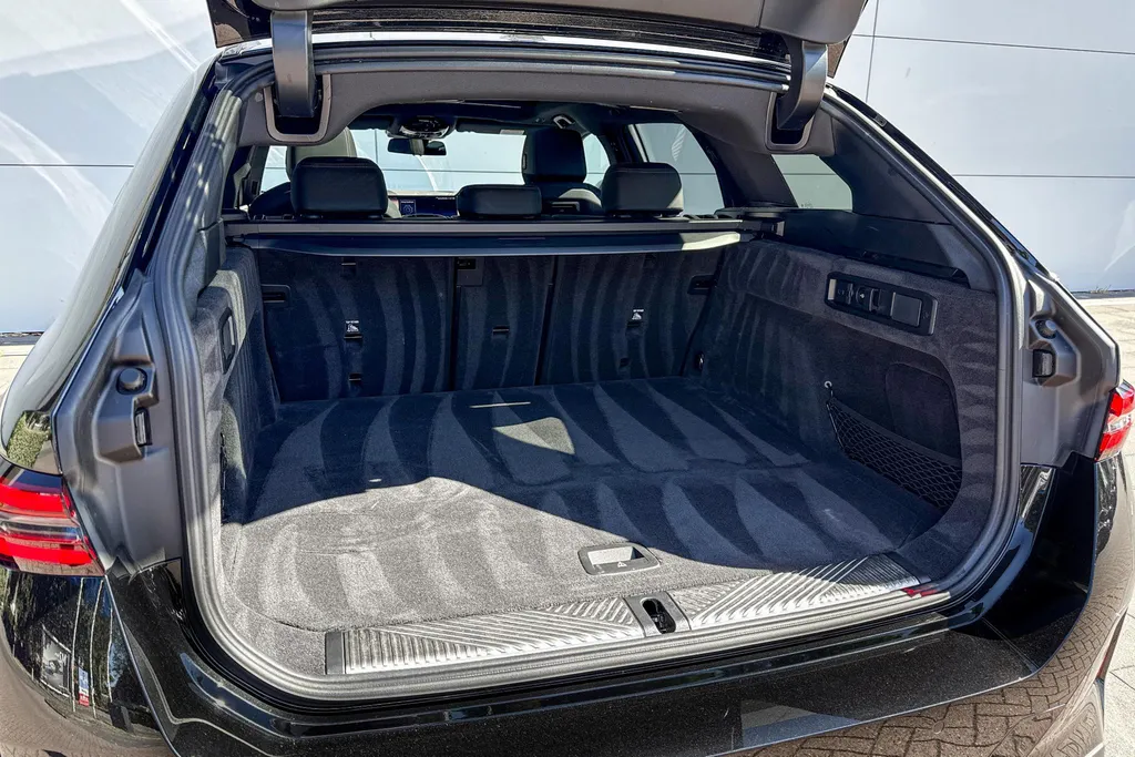 BMW 5 Serie Touring 550e xDrive