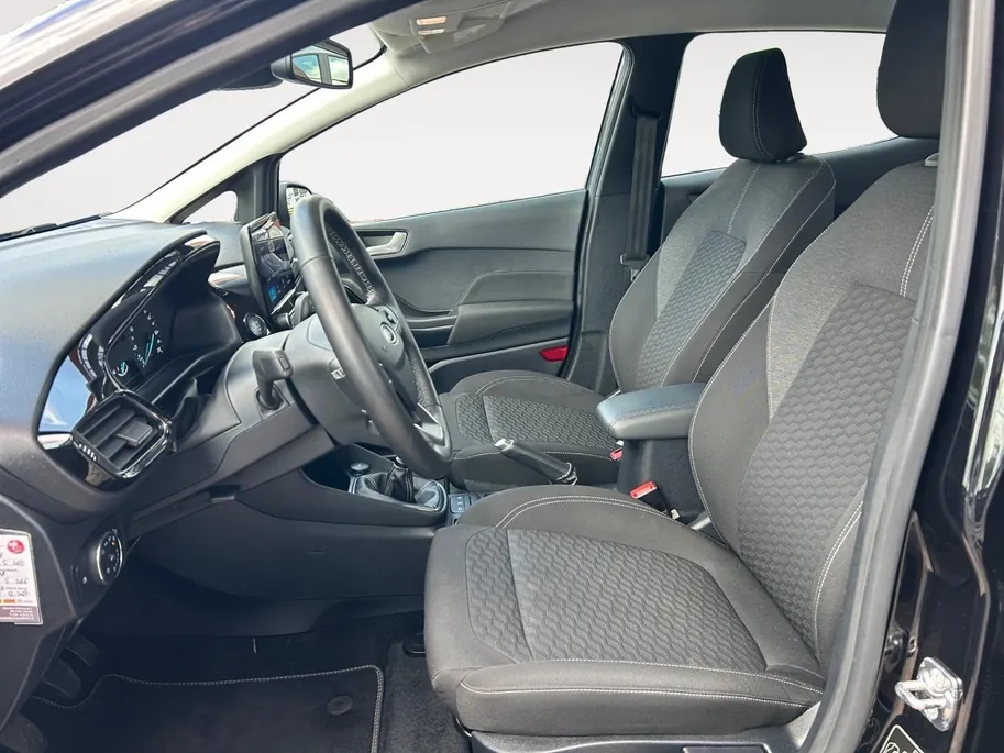 Ford Fiesta 1.0 EcoBoost Hybrid Titanium | Apple Carplay/Android Auto | Winter pack |  keyless entry |keyless start | Cruise control |