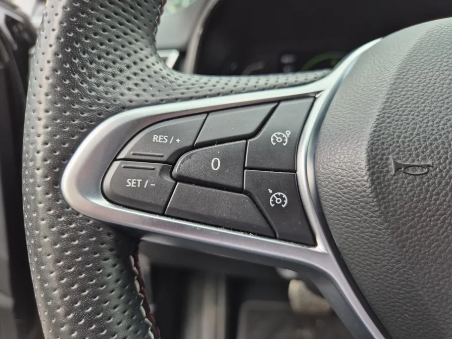 Renault Clio 1.6 E-Tech Hybrid 140 R.S. Line | Cruise Control | Climate Control | Navigatie | Camera | Sportstoelen | LM Velgen |