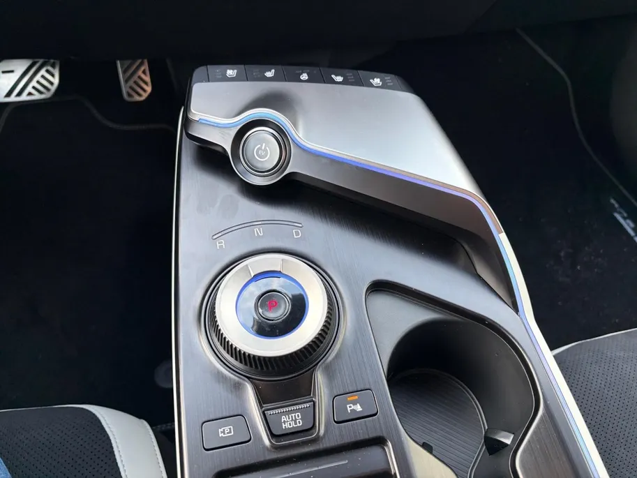 Kia EV6 GT-Line Business Edition 84 kWh | Rijdende Demo ! | Draadloos Apple Carplay / Android Auto | Navigatiesysteem | Elektrisch Verstelbare voorstoelen | Licht + Regensensor | Stoelverwarming+ Stoelkoeling  | Stuurverwarming | Elektrisch Bedienbare Achterklep 