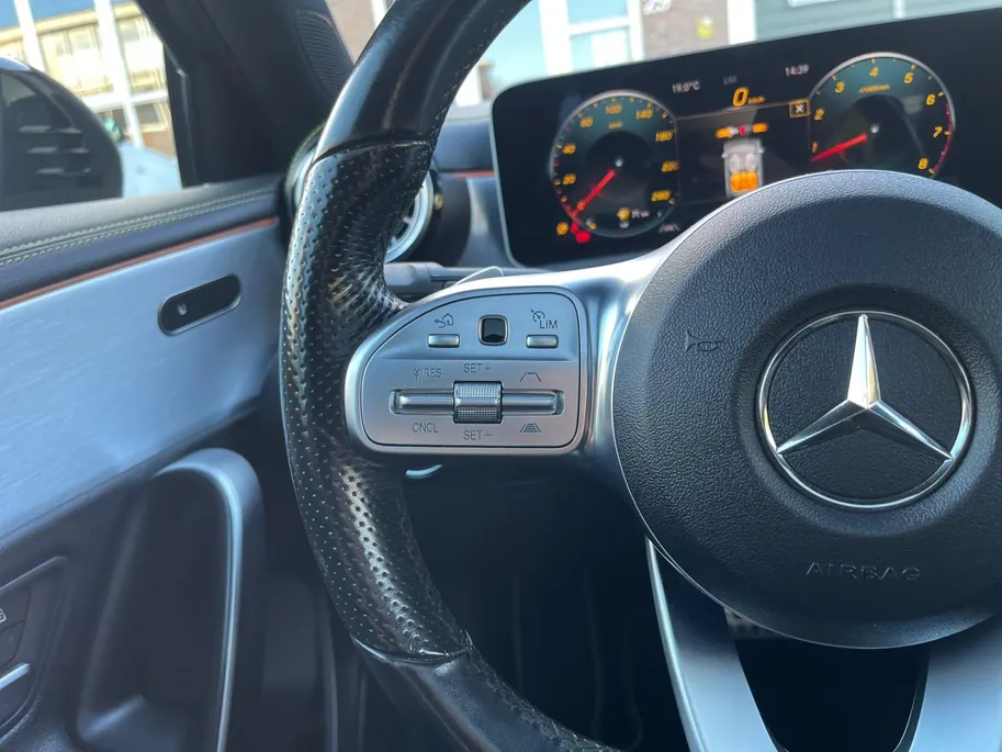 Mercedes-Benz A-Klasse 250 Premium Plus | AMG Pakket | Panoramadak | Achteruitrijcamera | Stoelverwarming | 12 maanden garantie! |