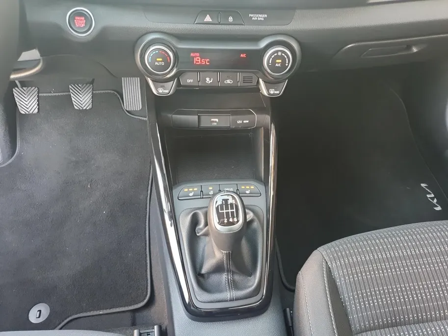 Kia Stonic 1.0 T-GDi MHEV DynamicPlusLine Navi | Stoel en stuurverwarming | Camera | Keyless met startknop | Apple Carplay / Android Auto | Getinte ramen achter | Fabrieksgarantie | NAP