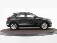 Volkswagen T-Roc 1.5 TSI 150pk DSG Sport · Panoramadak · Camera · Keyless · Apple/Android Car Play · Navigatie · Dodehoek Detectie · 17'' Inch ·