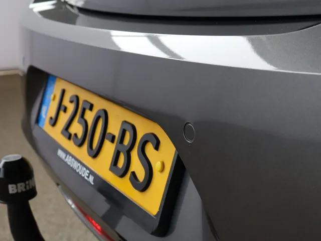 Opel Corsa 1.2 Edition | Stuur & stoelverwarming | Trekhaak