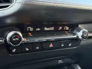 Mazda 3 2.0 e-SkyActiv-G M Hybrid 122 Comfort met Bose | Apple Carplay / Android Auto | Navigatiesysteem | Licht + Regensensor | Elektrisch Verstelbare Bestuurderstoel  | Stoel + Stuurverwarming | Parkeersensoren Voor + Achter | Camera Achter | 18'Lichtmetalen ve