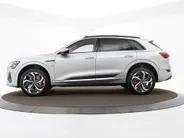 Audi e-tron 55 300kW/408PK S Line 95Kwh · SOH 94,6% · Panoramadak · Leder/Alcantara · 360°Camera + Parkeersensoren · Stoelverwarming ·