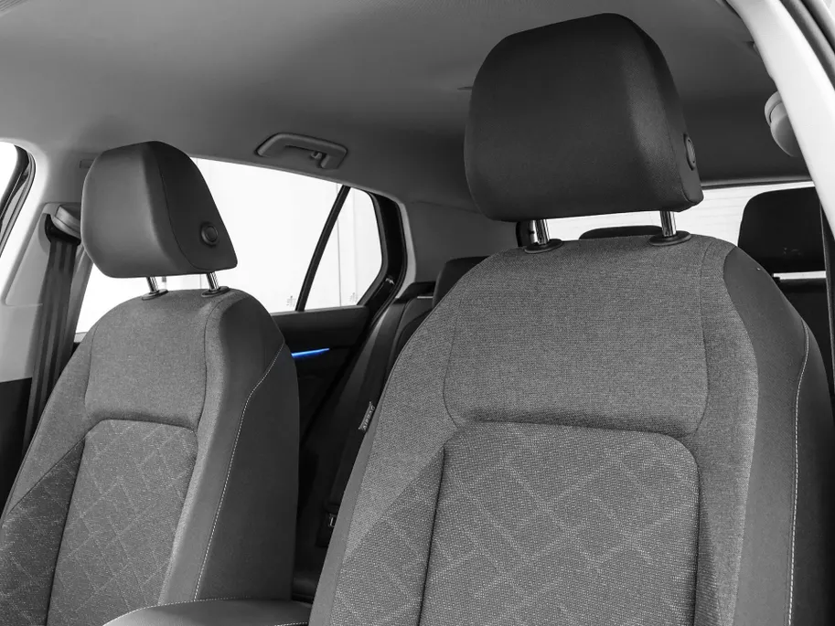 Volkswagen Golf 1.0 eTSI 110pk DSG Life · Camera · Apple/Android Car Play · Navigatie · P-Sensoren · 16'' Inch · Garantie t/m 04-02-2028 of 100.000km