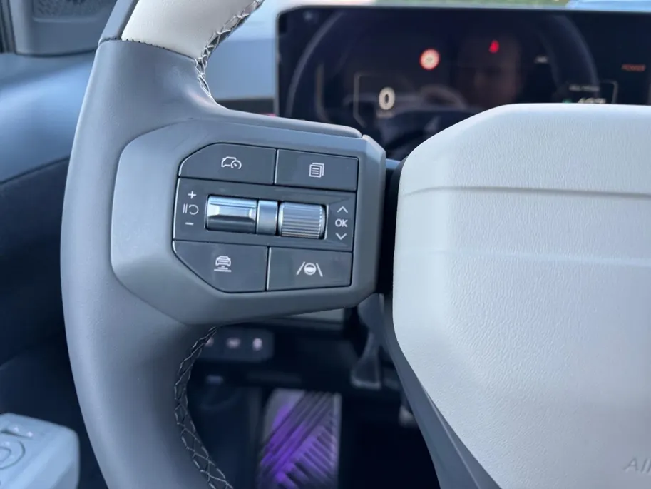 Kia EV3 GT-Line Dark Edition 81.4 kWh | cruise Control Adaptief | carplay | Navigatie | Climate control | Stoel verwarming voor + achter | Pakeersensoren voor + achter | Parkeercamera achter | LM Velgen 19' |