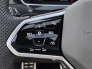 Volkswagen Tiguan 1.4 TSI 245pk DSG eHybrid R-Line Business+ · Panoramadak · Camera · Wegklapbare Trekhaak · Apple/Android Car Play · 20'' Inch · Dodehoeksensor · Stoelverwarming ·