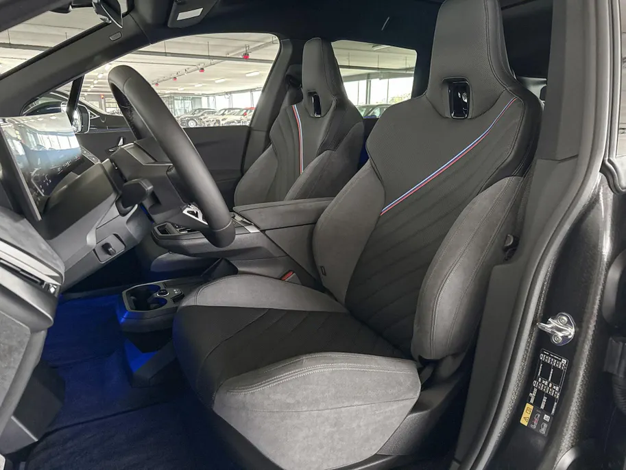 BMW iX xDrive45 101 kWh