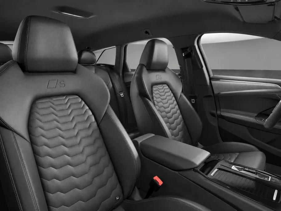 Audi A6 e-tron S edition 83 kWh 286 PK · Trekhaak elek. wegklapbaar · Optiekpakket zwart · Winterpakket