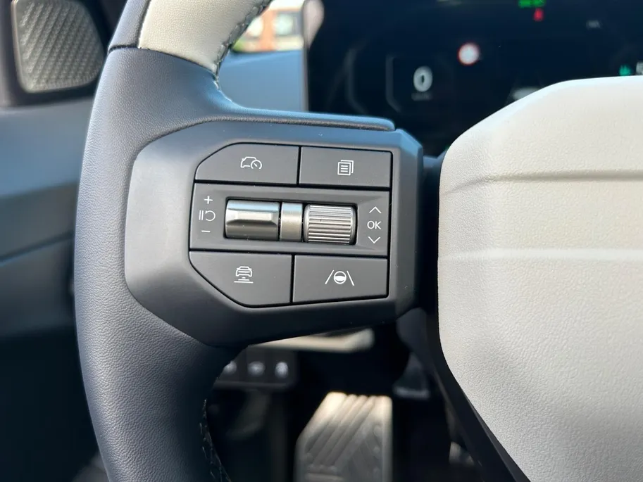 Kia EV4 Hatchback GT-PlusLine 81.4 kWh | Schuif/kanteldak | Lederen bekleding | 360 Graden camera | Head up display | Elektrische achterklep | Elektrische stoel verstelling met geheugen | Stoel verwarming + ventilatie voor | Dodehoek camera | Draadloze oplader | 