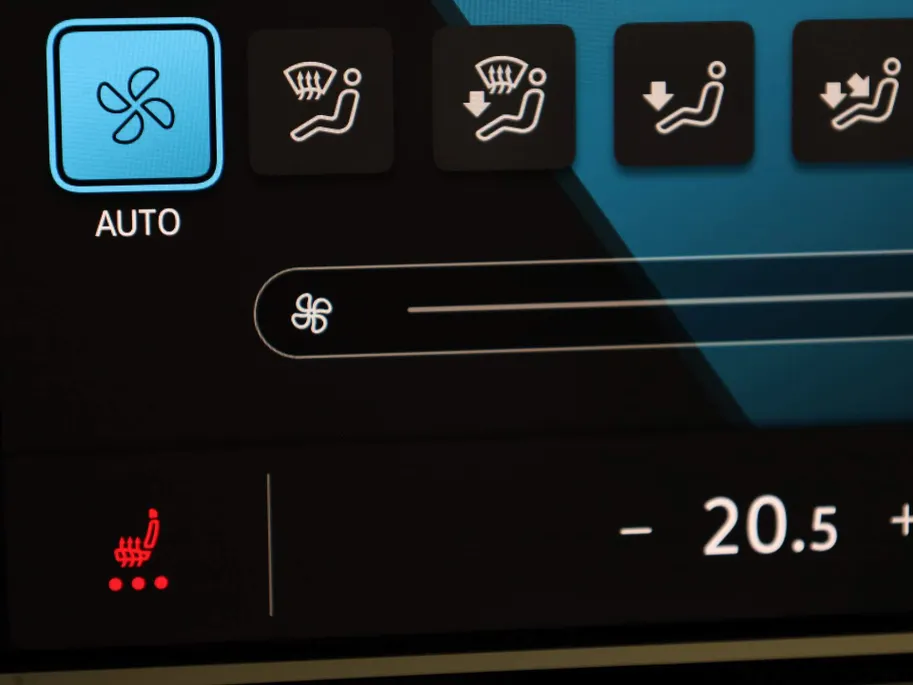 Volkswagen Golf 1.5eTSI/130PK DSG R-Line · Panoramadak · Apple/Android Car Play · Stoel & Stuurverwarming · Navigatie