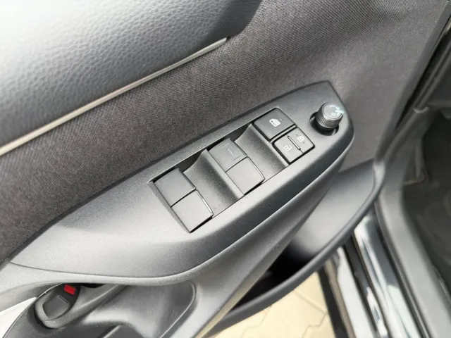 Toyota Yaris 1.5 Hyb. Dynamic Limited | Parkeersensoren V+A | All Seasons
