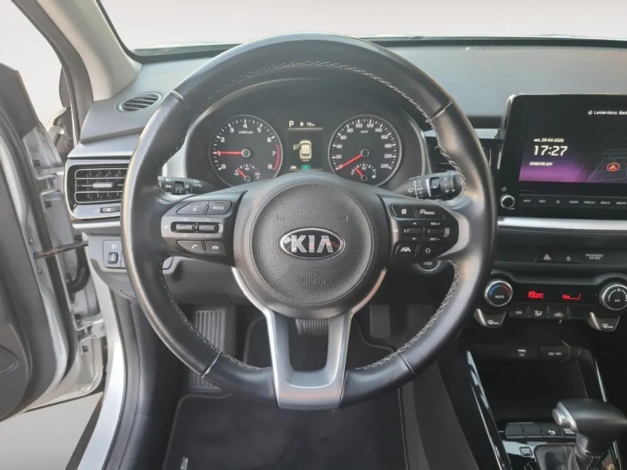 Kia Stonic 1.0T MHEV DynamicPlusLine | Trekhaak | Navigatie | Climate control | Cruise control | Keyless met startknop | Getinte ramen achter | Apple Carplay / Android Auto |