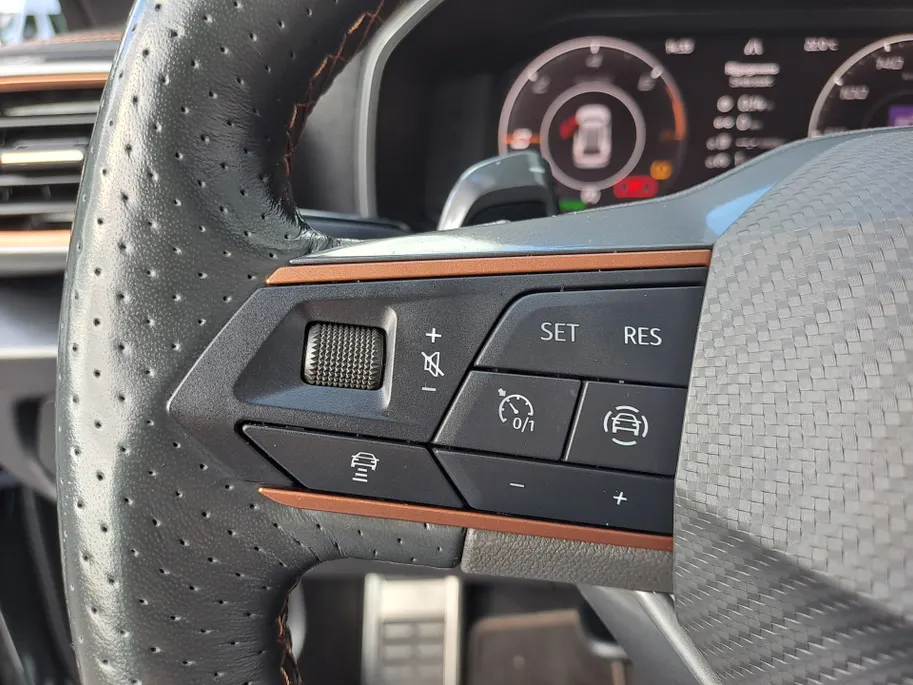 CUPRA Formentor 1.4 e-Hybrid VZ Copper Edition | Voorstoelen verwarmd | Automaat | ECC | Navi | Leer | Stuur verwarmd | Apple Carplay/Android Auto | Cruise control adaptief | SOH 93,6%