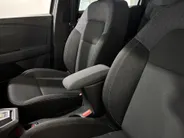 Dacia Jogger 155PK Hybrid Expression 7p. Automaat | DEMO | 7 Zitplaatsen | Camera | Parkeersensoren | Apple CarPlay/Android Auto | Cruise Control | Climate Control | Digital Cockpit | Armsteun | Licht & Regen Sensor |