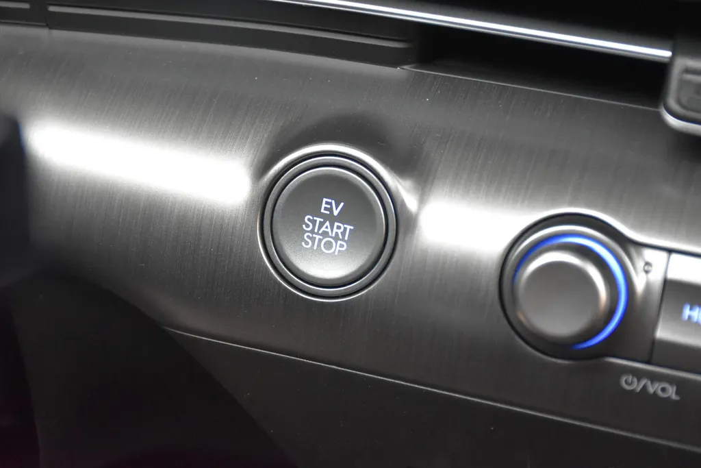 Hyundai Kona 64,8 kWh Pure Edition I Nieuwe auto! I Voorraad actie!