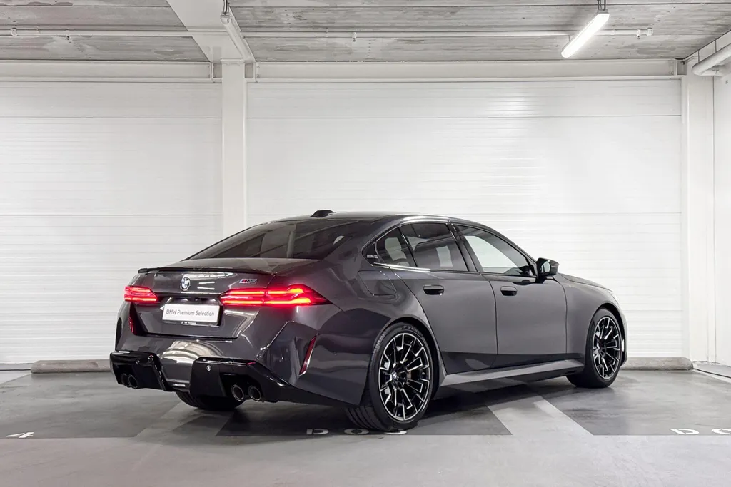 BMW M5 Sedan M5
