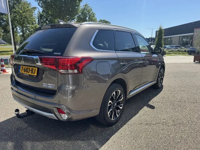 Mitsubishi Outlander 2.0 PHEV Executive | Trekhaak