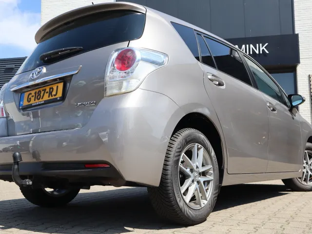 Toyota Verso 1.8 VVT-i Aspiration Automaat | Panoramadak | Trekhaak