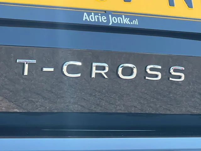 Volkswagen T-Cross 1.0 TSI Life AUTOMAAT | APPLE CARPLAY / ANDROID AUTO | 17 INCH | ADAPTIVE CRUISE CONTROL | ALL SEASON BANDEN | 7 DSG | NED. AUTO |