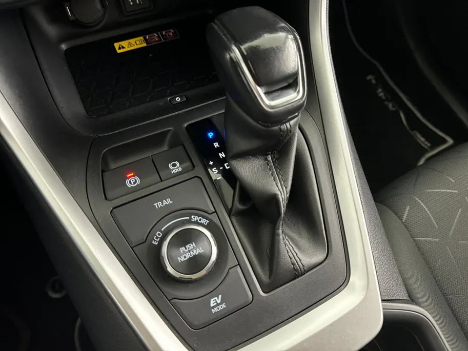 Toyota RAV4 2.5 Hybrid AWD Dynamic | Trekhaak | 18'' L.M. Velgen | Elektrische Achterklep