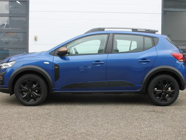 Dacia Sandero Stepway 1.0 TCe 100 PK ECO-G Extreme | Glazen schuifkanteldak | 4 seizoensbanden | Stoelverwarming voor | Pack assist | nog 2 jaar * fabrieksgarantie |
