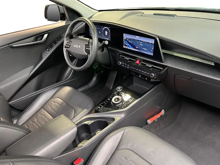 Kia Niro 1.6 GDi PHEV DynamicPlusLine | Apple Carplay / Android Auto | Navigatiesysteem | Stoel  + Stuurverwarming | Elektrisch Schuif / Kanteldak | Licht + Regensensor | Parkeersensoren Voor + Achter | ParkeerCamera  Achter | Elektrisch Bedienbare Achterklep | 18