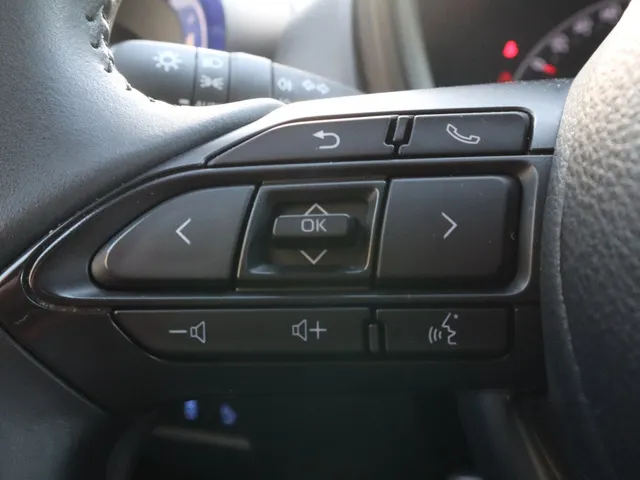 Toyota Aygo X 1.0 CVT Pulse Bi-tone Automaat | AllSeasons | Stoelverwarming