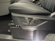 Ford Transit Custom 320 2.5 PHEV L2H1 Sport DC met o.a. uniek sport interieur, 19 inch lichtmetalen velgen, een trekhaak, een achteruitrijcamera en verwarmbare voorstoelen en stuurwiel