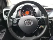Toyota Aygo 1.0 VVT-i x-play | ACHTERUITRIJCAMERA | 5 DEURS | TELEFOON | AIRCO | ELEKTRISCHE RAMEN |