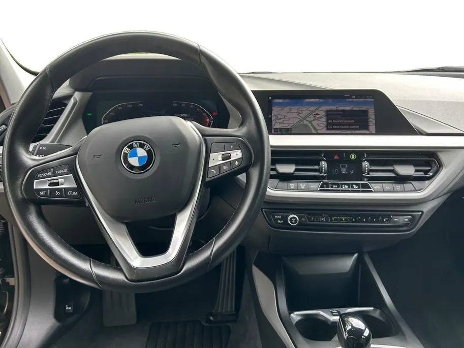 BMW 1 Serie 116i Introduction Edition Navi , parkeersensoren , climate , cruise , tel , lm velgen .