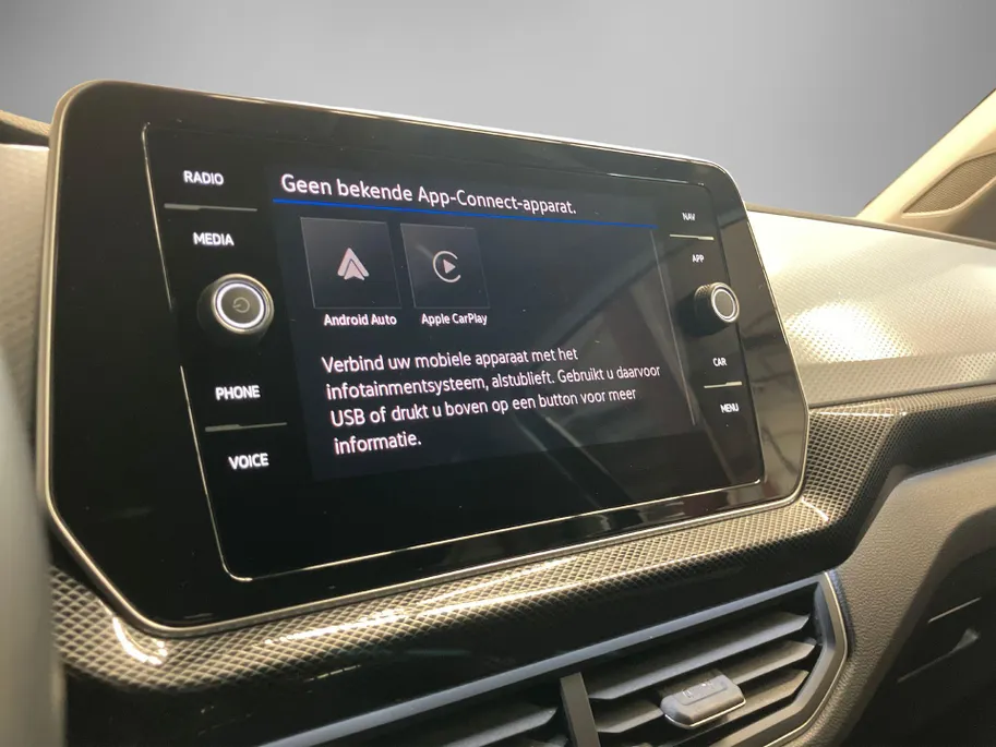 Volkswagen T-Cross 1.0TSI/95PK Goal · Navigatie · Apple/Android Car Play · Stoelverwarming · Garantie t/m 23-05-2027