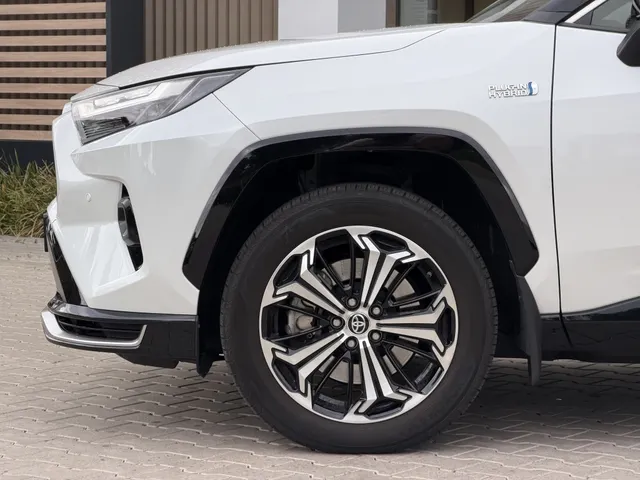 Toyota RAV4 2.5 PHEV Bi-Tone+ AWD | Trekhaak | Panoramadak | Stoel Verwarming & Ventilatie |