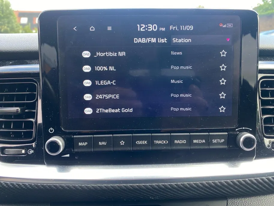 Kia Stonic 1.0 T-GDi MHEV GT-PlusLine | AUTOMAAT | Climate control | Dodehoekdetectie | Stoelverwarming en ventilatie | 17 inch lichtmetalen velgen | Navigatie | Parkeercamera | Elek.  schuif/kanteldak |