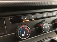 Volkswagen Bedrijfswagens Transporter 2.0TDi 110pk L2H1 30 · Achteruitrijcamera · Trekhaak · Stoelverwarming · Standkachel · Apple Carplay / Android Auto · Dakdragers ·